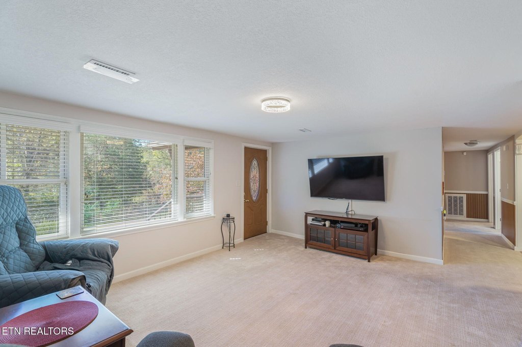 Lenoir City, Tennessee, 37772, United States, 3 Bedrooms Bedrooms, ,3 BathroomsBathrooms,Residential,Forsale,1973613