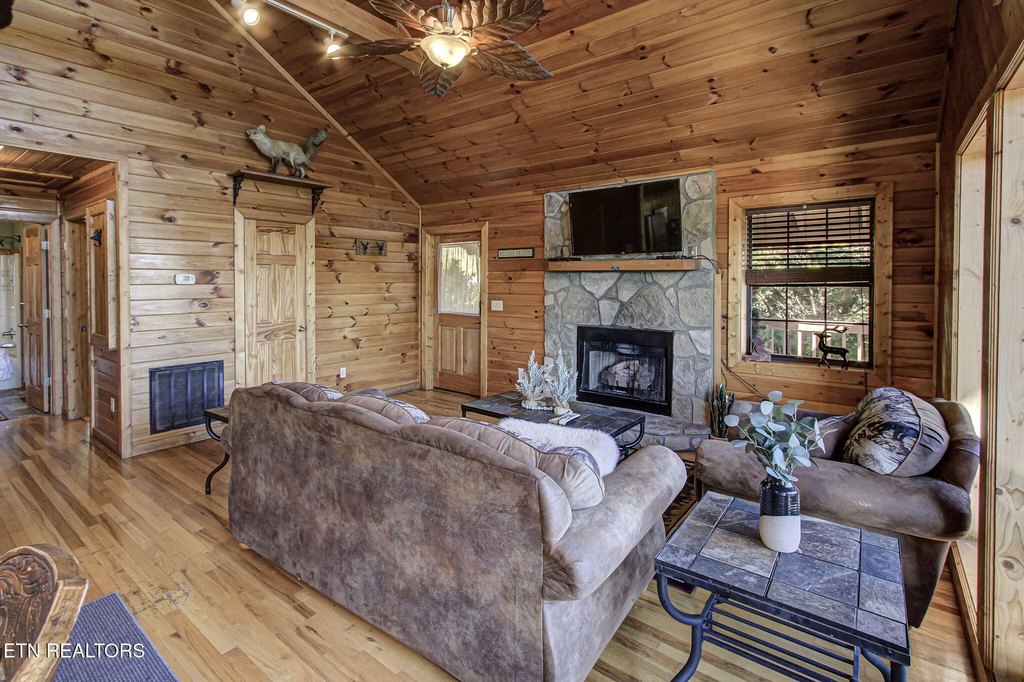 Sevierville, Tennessee, 37862, United States, 3 Bedrooms Bedrooms, ,3 BathroomsBathrooms,Residential,Forsale,1973612