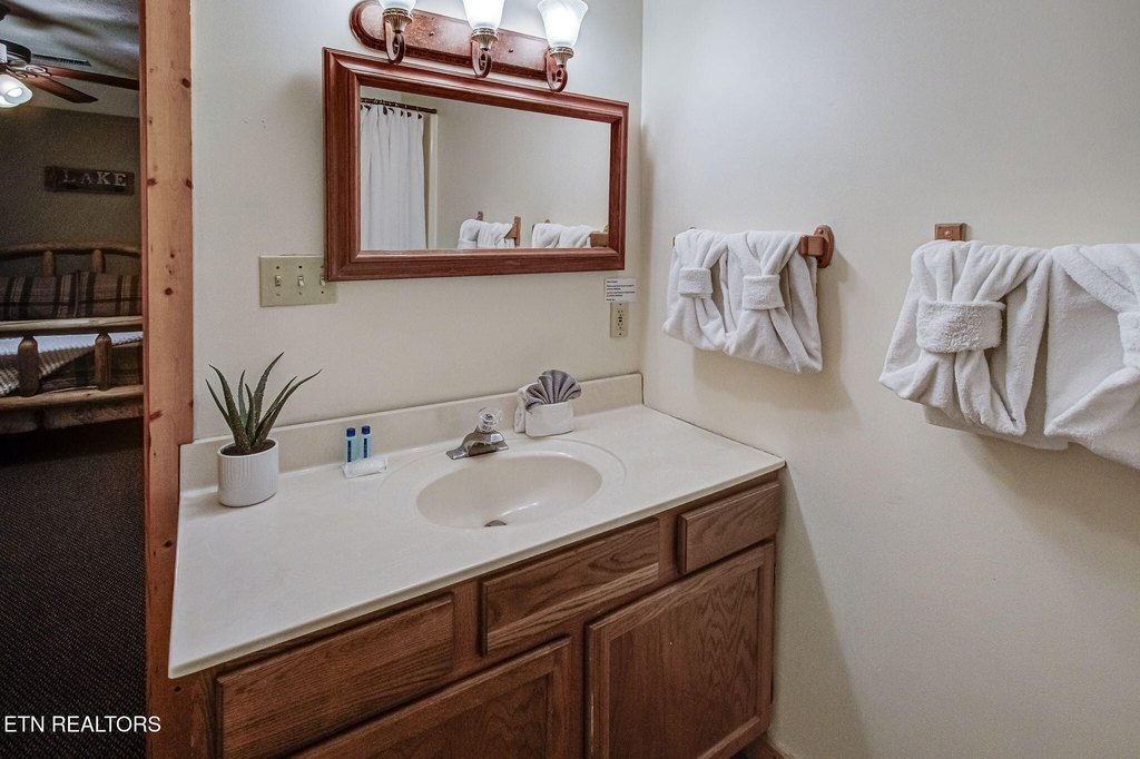 Sevierville, Tennessee, 37862, United States, 2 Bedrooms Bedrooms, ,3 BathroomsBathrooms,Residential,Forsale,1973610