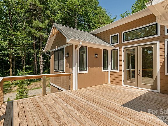 Flat Rock, North Carolina, 28731, United States, 3 Bedrooms Bedrooms, ,2 BathroomsBathrooms,Residential,Forsale,1985997