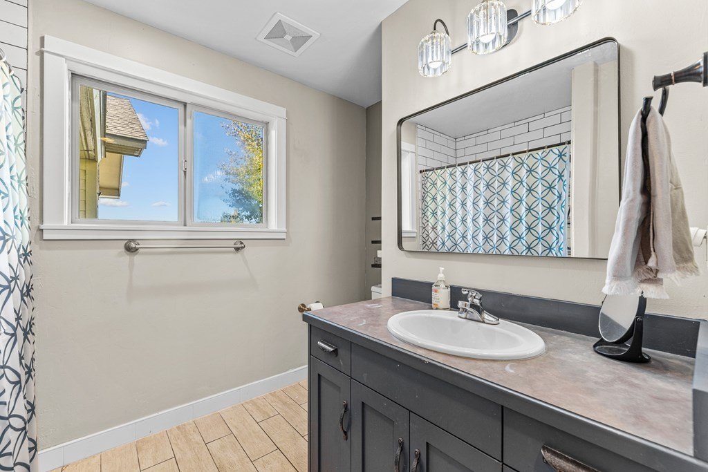 McCall, Idaho, 83638, United States, 3 Bedrooms Bedrooms, ,2 BathroomsBathrooms,Residential,Forsale,1996722