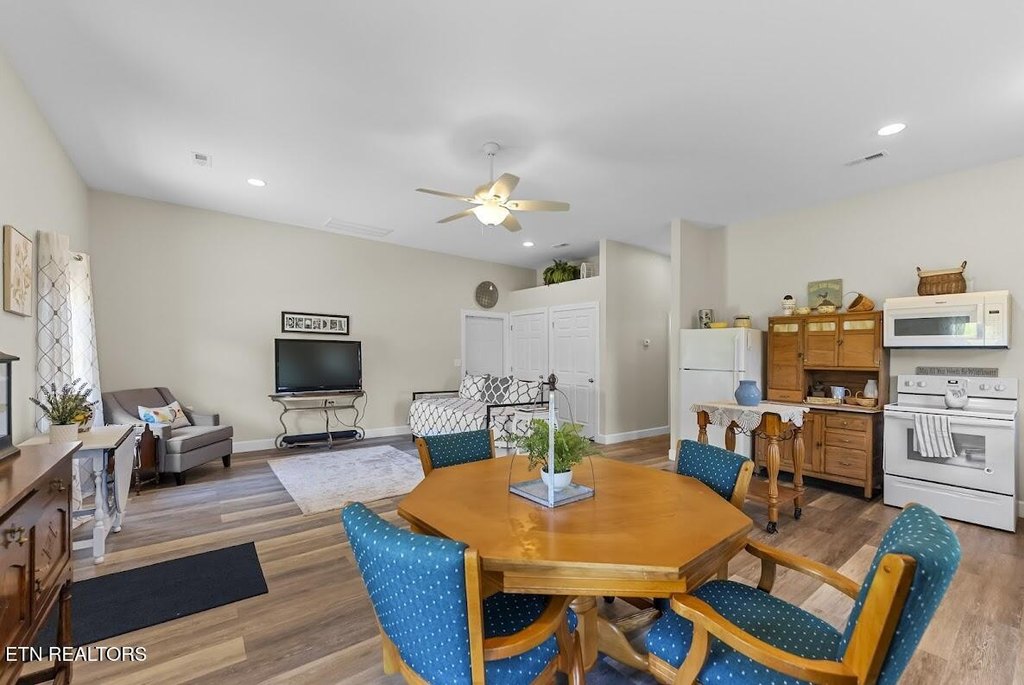 Pikeville, Tennessee, 37367, United States, 4 Bedrooms Bedrooms, ,3.5 BathroomsBathrooms,Residential,Forsale,1886011