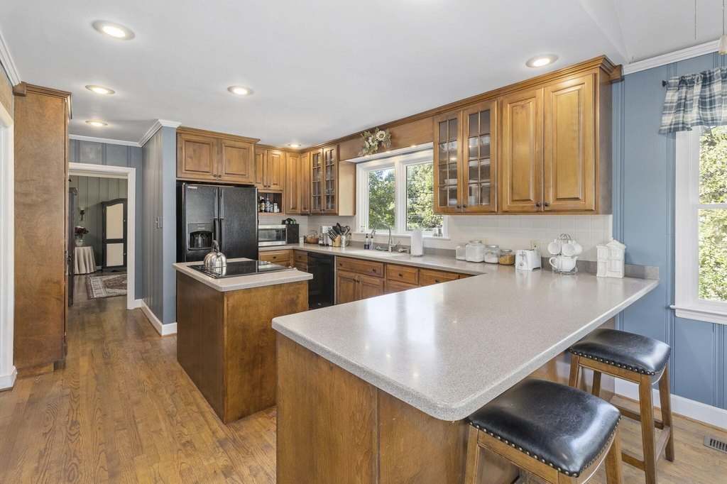 Signal Mountain, Tennessee, 37377, United States, 4 Bedrooms Bedrooms, ,2.5 BathroomsBathrooms,Residential,Forsale,2004666