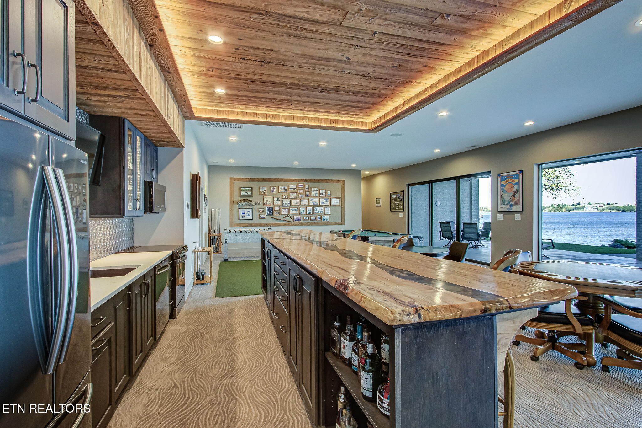 Loudon, Tennessee, 37774, United States, 5 Bedrooms Bedrooms, ,4 BathroomsBathrooms,Residential,Forsale,1973614