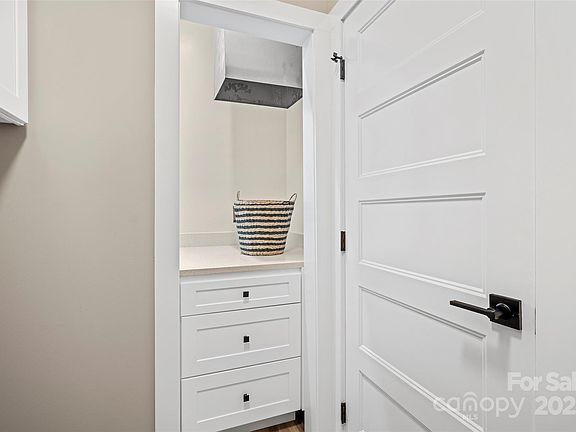 Asheville, North Carolina, 28806, United States, 3 Bedrooms Bedrooms, ,2 BathroomsBathrooms,Residential,Forsale,1986000