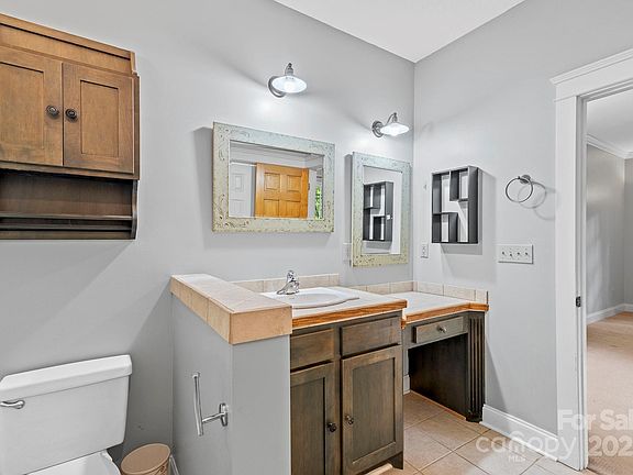 Hendersonville, North Carolina, 28739, United States, 3 Bedrooms Bedrooms, ,3 BathroomsBathrooms,Residential,Forsale,1986001