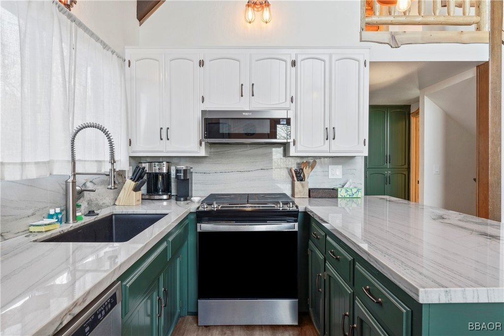 Lake Arrowhead, California, 92352, United States, 4 Bedrooms Bedrooms, ,3 BathroomsBathrooms,Residential,Forsale,1934022