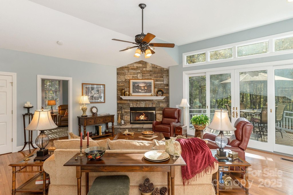 Flat Rock, North Carolina, 28731, United States, 3 Bedrooms Bedrooms, ,2.5 BathroomsBathrooms,Residential,Forsale,2004300