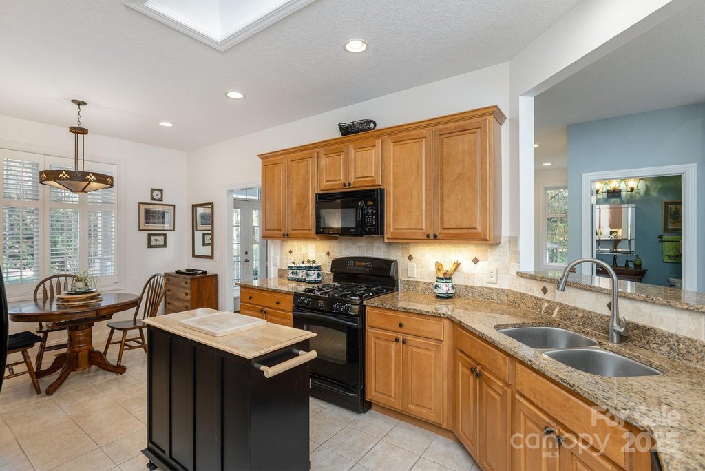 Flat Rock, North Carolina, 28731, United States, 3 Bedrooms Bedrooms, ,2.5 BathroomsBathrooms,Residential,Forsale,2004300