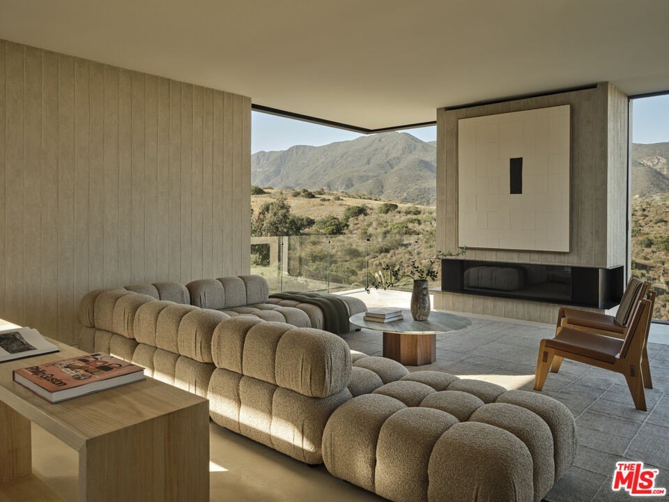 Malibu, California, 90265, United States, 4 Bedrooms Bedrooms, ,3.5 BathroomsBathrooms,Residential,Forsale,1922134