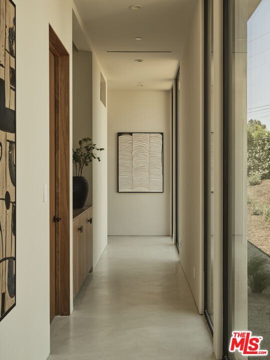 Malibu, California, 90265, United States, 4 Bedrooms Bedrooms, ,3.5 BathroomsBathrooms,Residential,Forsale,1922134