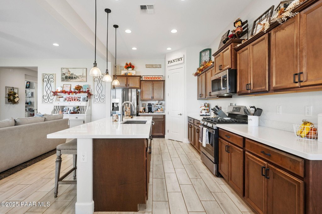 Prescott Valley, Arizona, 86315, United States, 3 Bedrooms Bedrooms, ,4 BathroomsBathrooms,Residential,Forsale,2011290