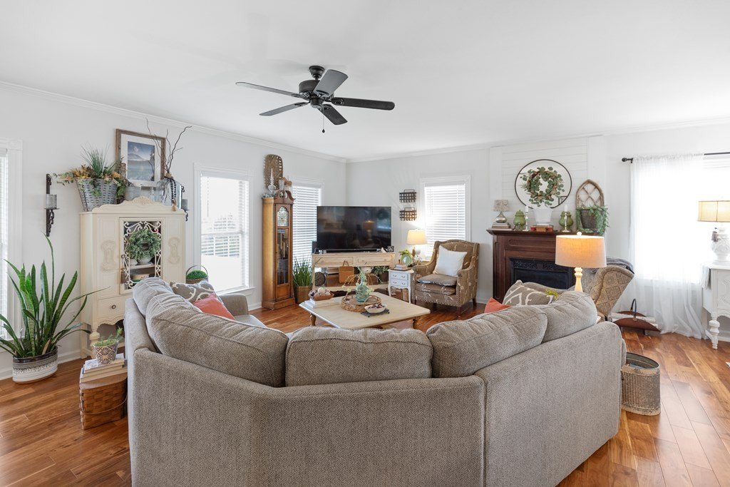 Sparta, Tennessee, 38583, United States, 3 Bedrooms Bedrooms, ,3 BathroomsBathrooms,Residential,Forsale,2010950