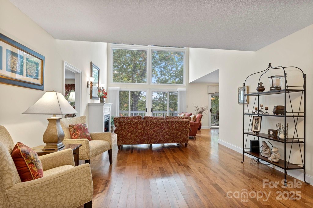 Flat Rock, North Carolina, 28731, United States, 4 Bedrooms Bedrooms, ,4 BathroomsBathrooms,Residential,Forsale,1985994