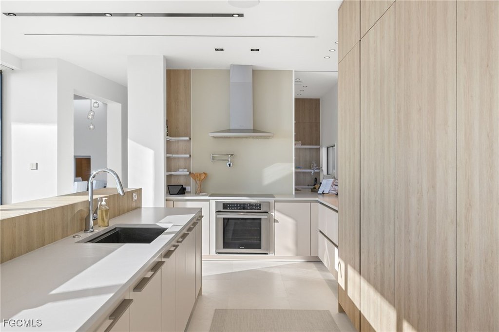 Sanibel, Florida, 33957, United States, 4 Bedrooms Bedrooms, ,4.5 BathroomsBathrooms,Residential,Forsale,1998646