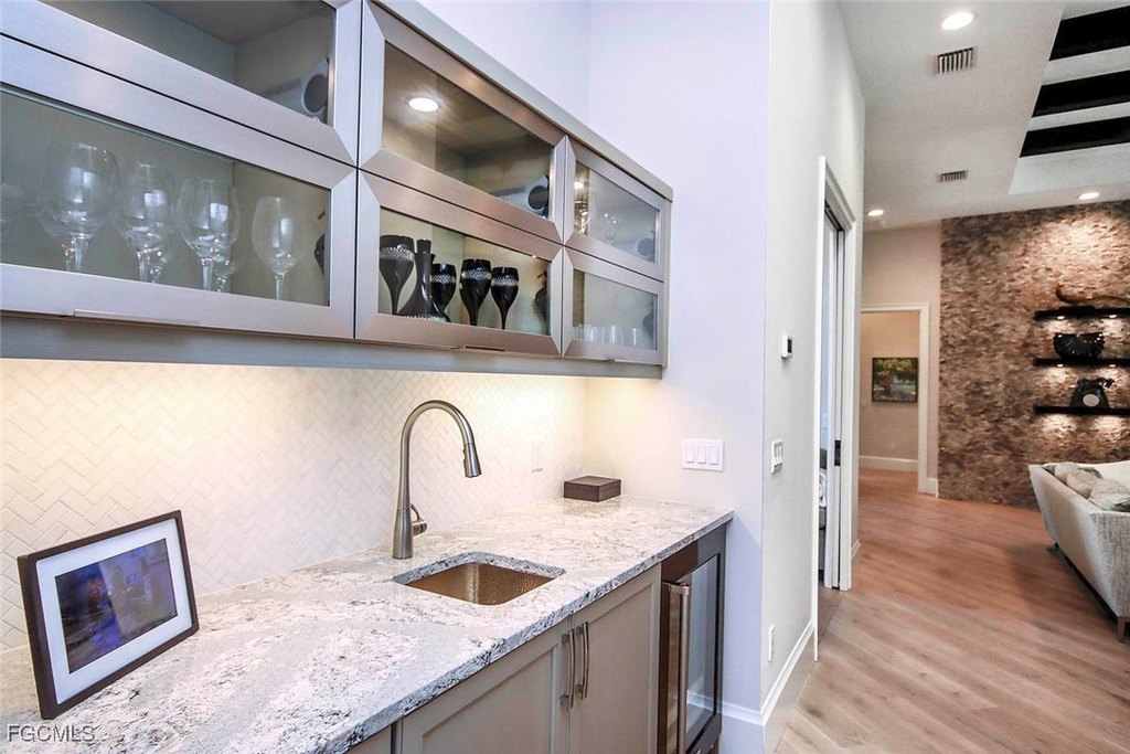 Sanibel, Florida, 33957, United States, 4 Bedrooms Bedrooms, ,4.5 BathroomsBathrooms,Residential,Forsale,2011599