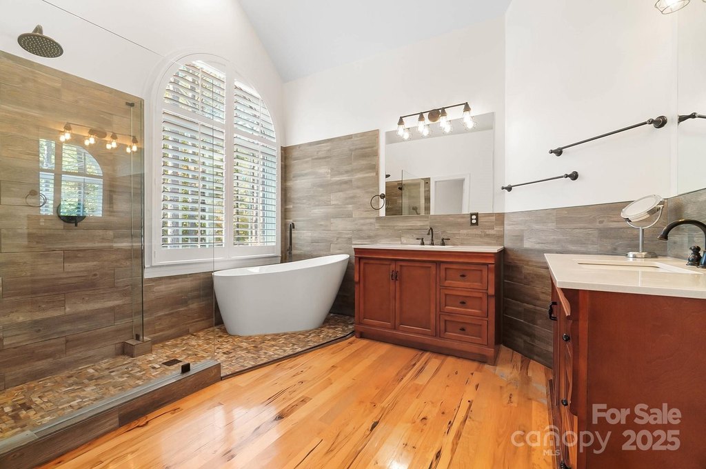 York, South Carolina, 29745, United States, 5 Bedrooms Bedrooms, ,4.5 BathroomsBathrooms,Residential,Forsale,2004558