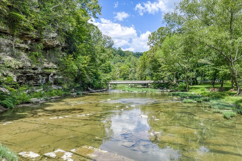 Byrdstown, Tennessee, 38549, United States, 3 Bedrooms Bedrooms, ,4 BathroomsBathrooms,Residential,Forsale,1929851