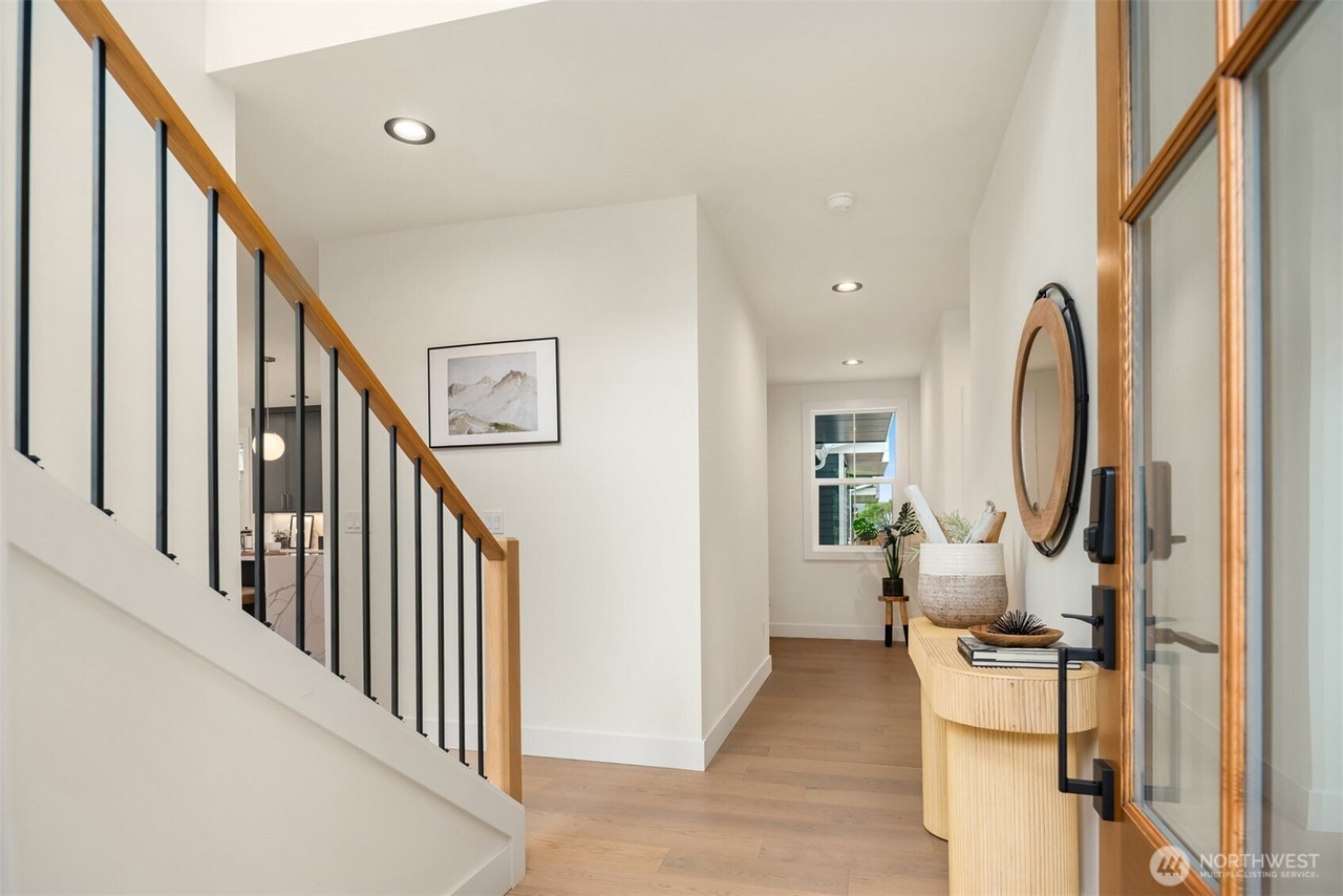 Kirkland, Washington, 98033, United States, 5 Bedrooms Bedrooms, ,4 BathroomsBathrooms,Residential,Forsale,1990717