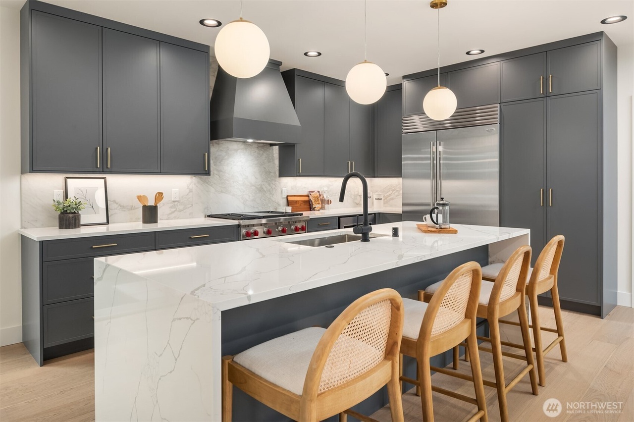 Kirkland, Washington, 98033, United States, 5 Bedrooms Bedrooms, ,4 BathroomsBathrooms,Residential,Forsale,1990717