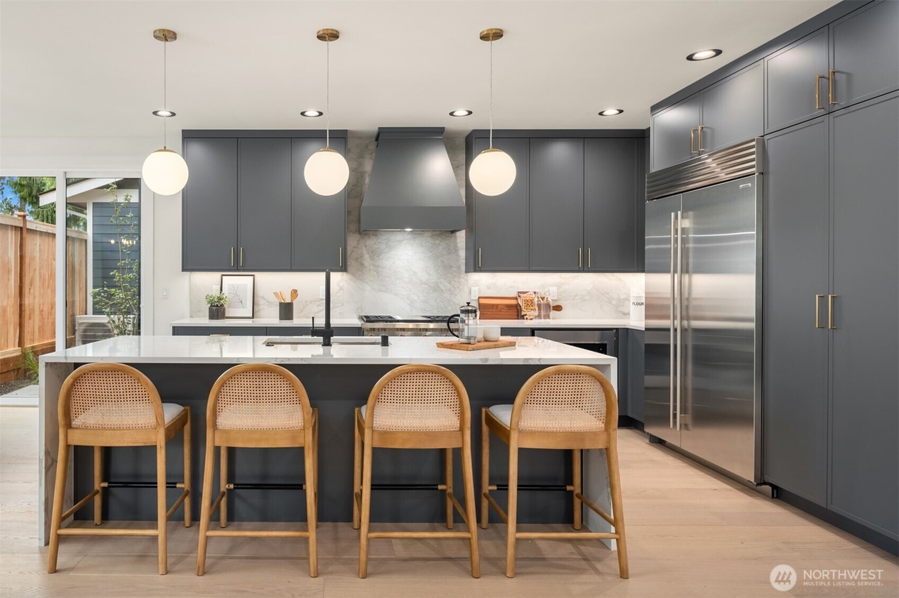 Kirkland, Washington, 98033, United States, 5 Bedrooms Bedrooms, ,4 BathroomsBathrooms,Residential,Forsale,1990717