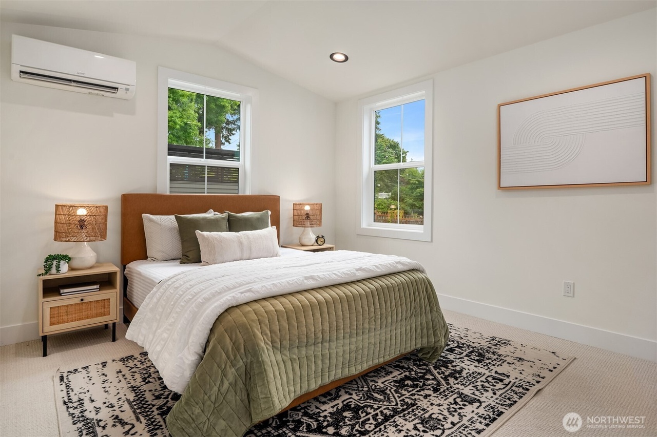 Kirkland, Washington, 98033, United States, 5 Bedrooms Bedrooms, ,4 BathroomsBathrooms,Residential,Forsale,1990717