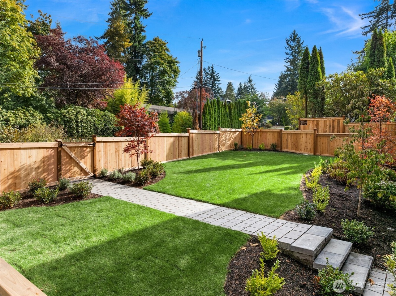 Kirkland, Washington, 98033, United States, 5 Bedrooms Bedrooms, ,4 BathroomsBathrooms,Residential,Forsale,1990717