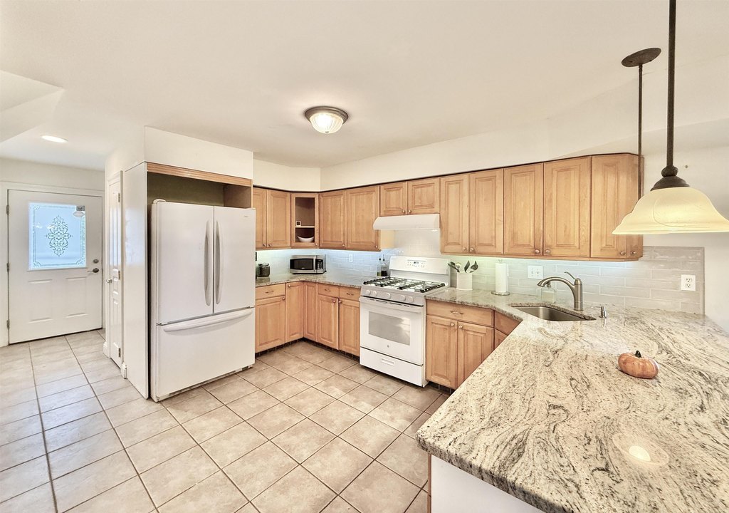 Petersburg, New Jersey, 08270, United States, 4 Bedrooms Bedrooms, ,2.5 BathroomsBathrooms,Residential,Forsale,1994154