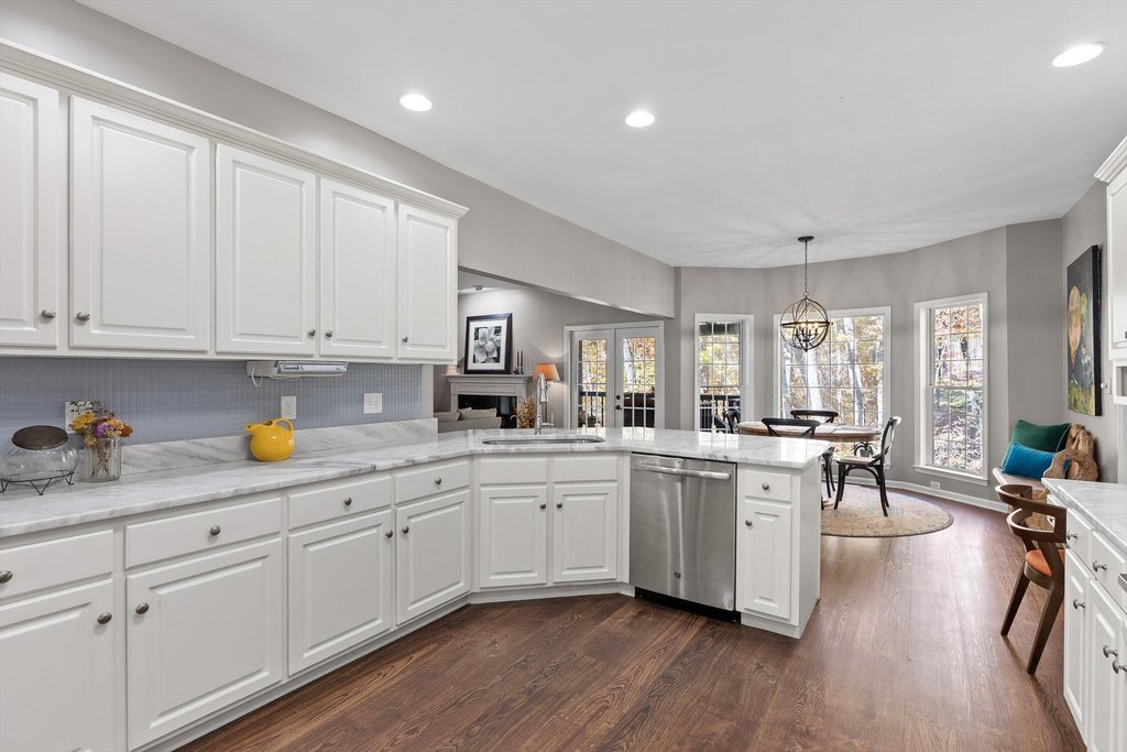 Signal Mountain, Tennessee, 37377, United States, 5 Bedrooms Bedrooms, ,3 BathroomsBathrooms,Residential,Forsale,2004663