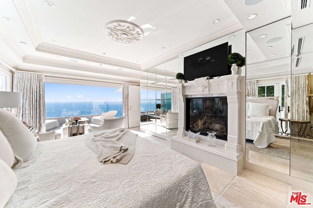 Malibu, California, 90265, United States, 3 Bedrooms Bedrooms, ,2.5 BathroomsBathrooms,Residential,Forsale,2009631