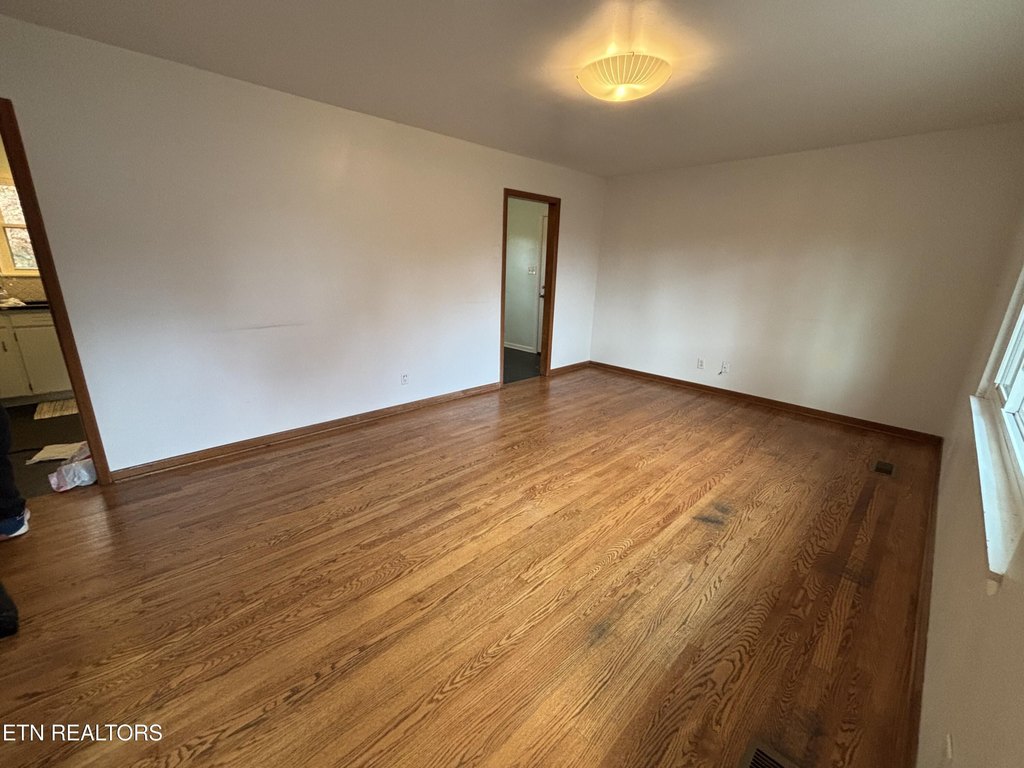 Knoxville, Tennessee, 37920, United States, 3 Bedrooms Bedrooms, ,2 BathroomsBathrooms,Residential,Forsale,1999456