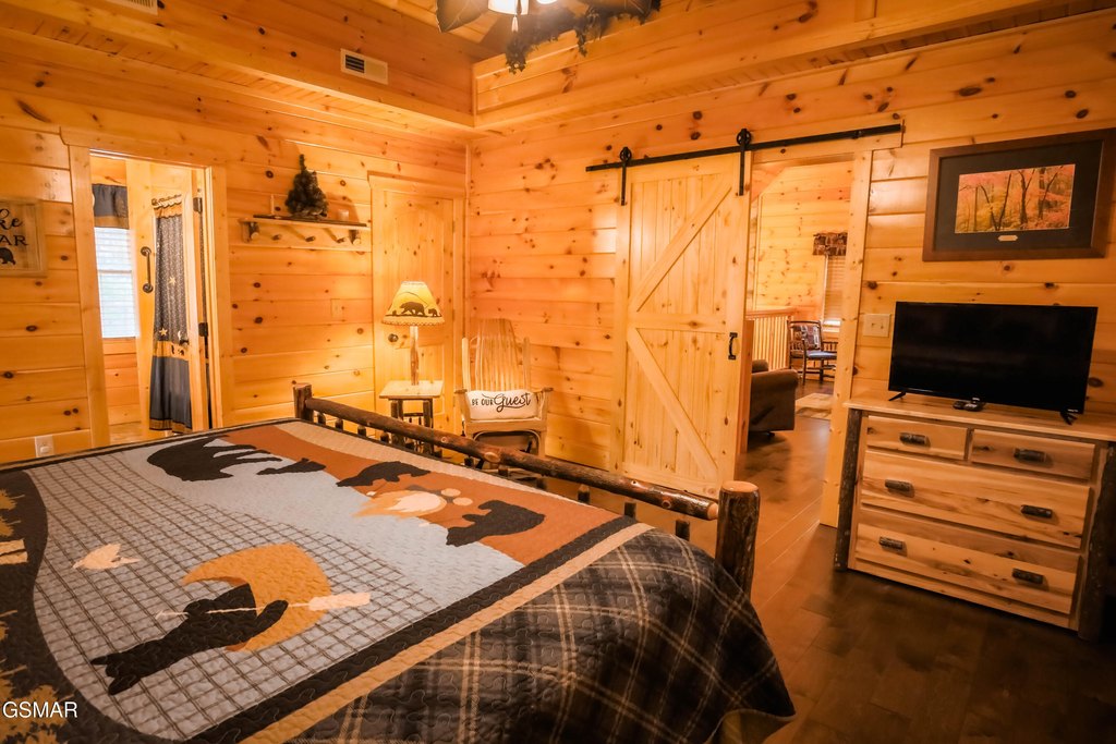 Sevierville, Tennessee, 37862, United States, 2 Bedrooms Bedrooms, ,2.5 BathroomsBathrooms,Residential,Forsale,1999461