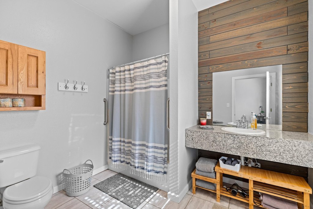 Russellville, Tennessee, 37860, United States, 5 Bedrooms Bedrooms, ,5.5 BathroomsBathrooms,Residential,Forsale,2002622