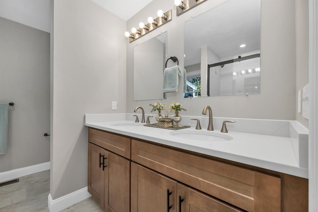 Meredith, New Hampshire, 03253, United States, 4 Bedrooms Bedrooms, ,2.5 BathroomsBathrooms,Residential,Forsale,2002407