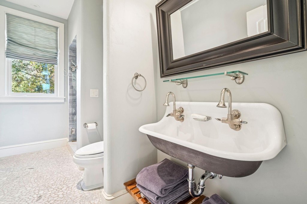 Lyme, New Hampshire, 03768, United States, 4 Bedrooms Bedrooms, ,5.5 BathroomsBathrooms,Residential,Forsale,1999497