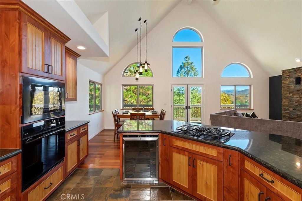 Lake Arrowhead, California, 92352, United States, 4 Bedrooms Bedrooms, ,3 BathroomsBathrooms,Residential,Forsale,2000288