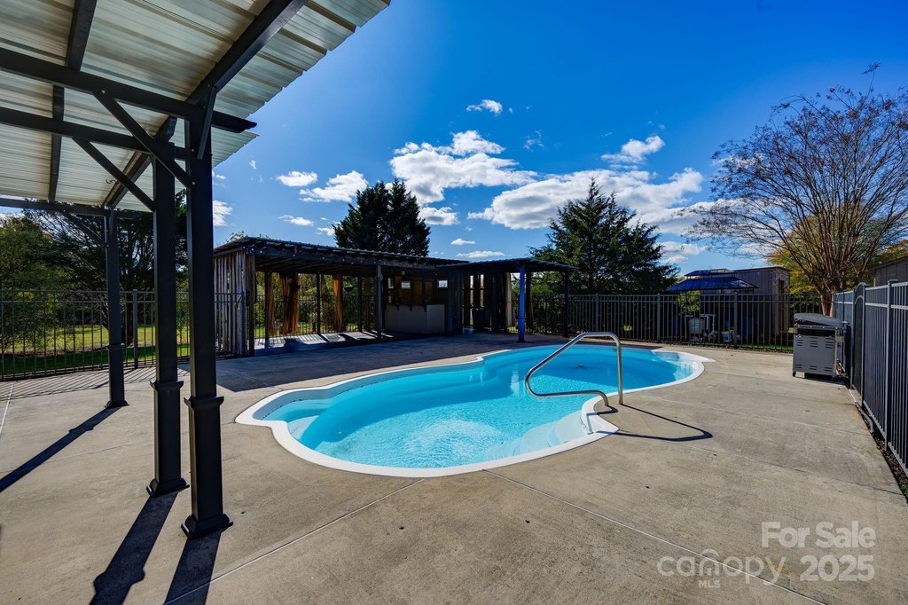 Newton, North Carolina, 28658, United States, 3 Bedrooms Bedrooms, ,2.5 BathroomsBathrooms,Residential,Forsale,2007721