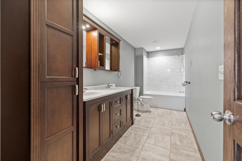 Box Elder, South Dakota, 57719, United States, 4 Bedrooms Bedrooms, ,3 BathroomsBathrooms,Residential,Forsale,2011090