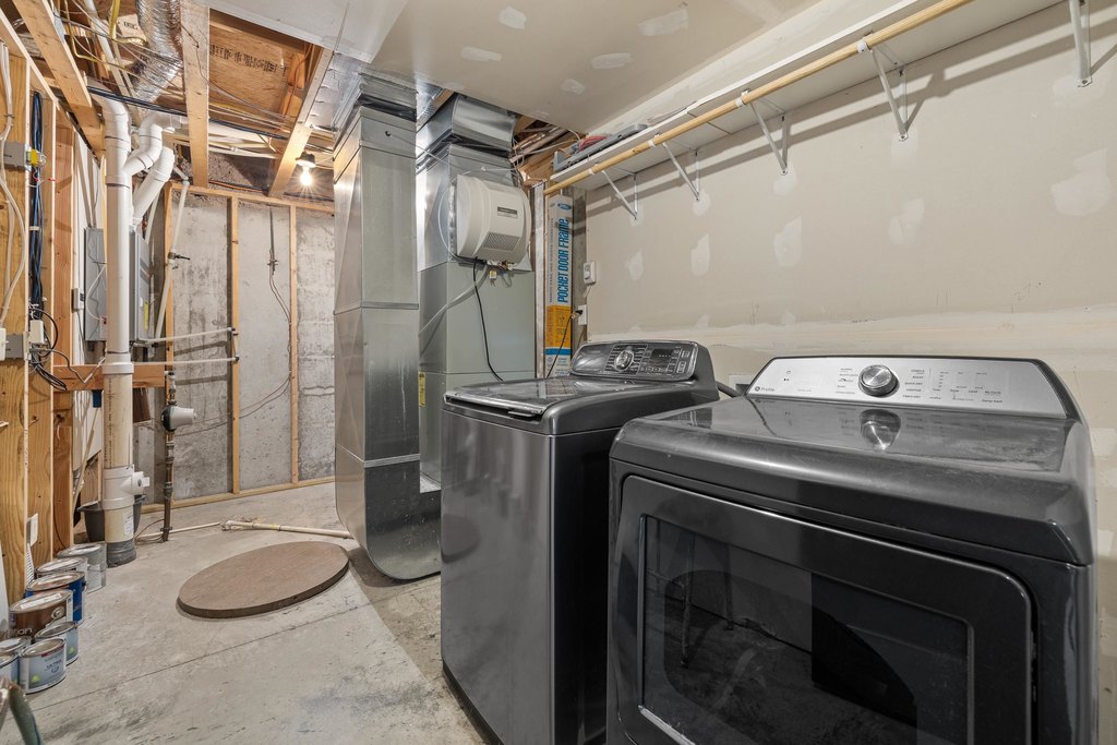 Box Elder, South Dakota, 57719, United States, 4 Bedrooms Bedrooms, ,3 BathroomsBathrooms,Residential,Forsale,2011090