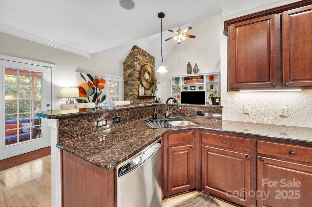 Cramerton, North Carolina, 28032, United States, 3 Bedrooms Bedrooms, ,3.5 BathroomsBathrooms,Residential,Forsale,2007724