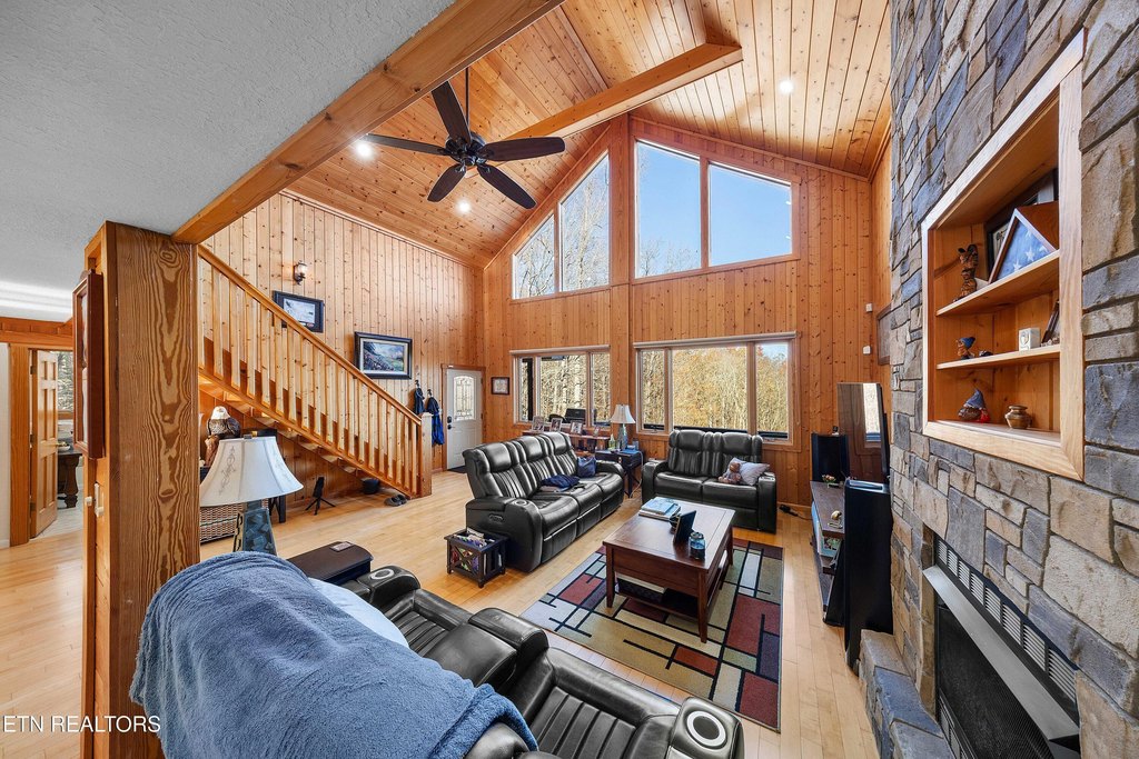 Cosby, Tennessee, 37722, United States, 2 Bedrooms Bedrooms, ,3 BathroomsBathrooms,Residential,Forsale,1999440