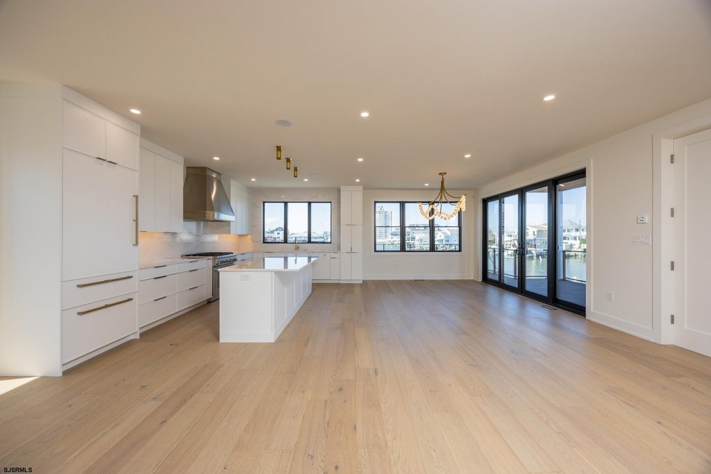 Ventnor, New Jersey, 08406, United States, 6 Bedrooms Bedrooms, ,6 BathroomsBathrooms,Residential,Forsale,2004612