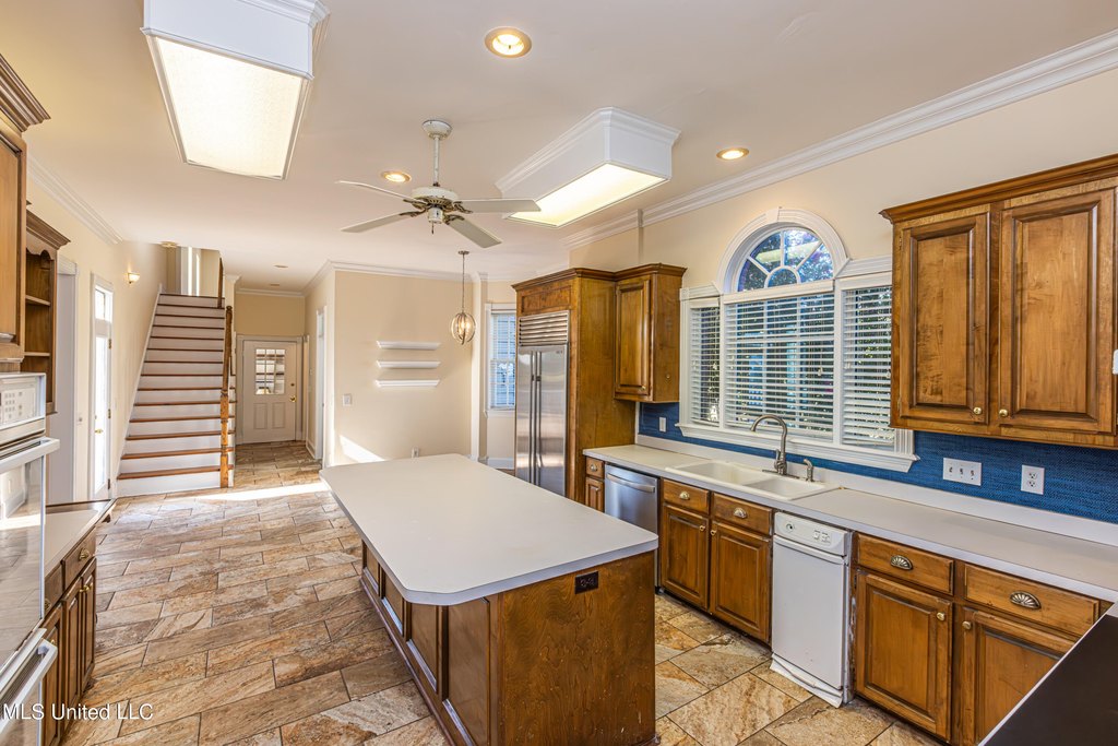 Flora, Mississippi, 39071, United States, 4 Bedrooms Bedrooms, ,4.5 BathroomsBathrooms,Residential,Forsale,1908058