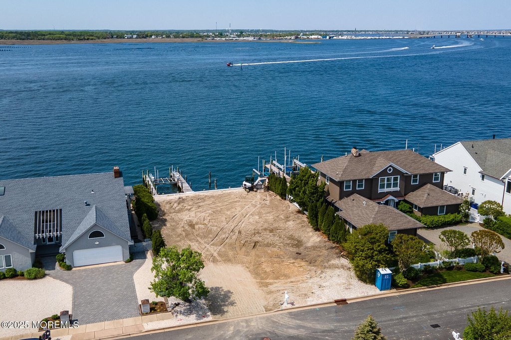 Mantoloking, New Jersey, 08738, United States, 5 Bedrooms Bedrooms, ,6 BathroomsBathrooms,Residential,Forsale,1884477