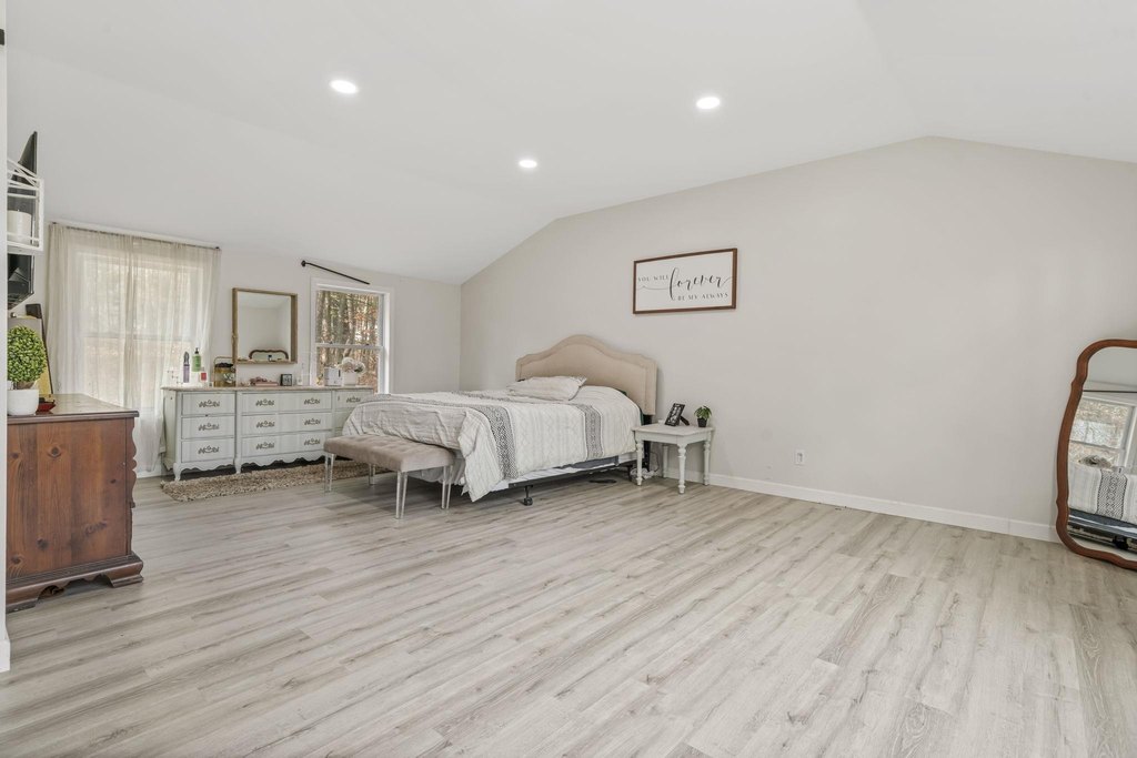 Epping, New Hampshire, 03042, United States, 4 Bedrooms Bedrooms, ,2 BathroomsBathrooms,Residential,Forsale,2004719