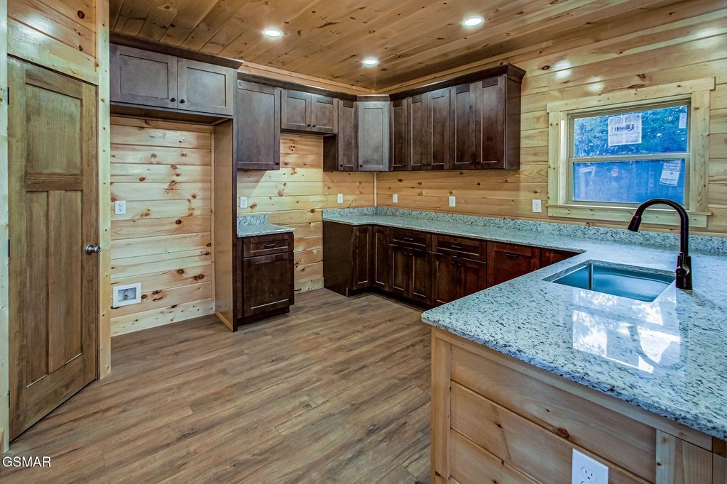 Pigeon Forge, Tennessee, 37862, United States, 3 Bedrooms Bedrooms, ,3.5 BathroomsBathrooms,Residential,Forsale,1999473