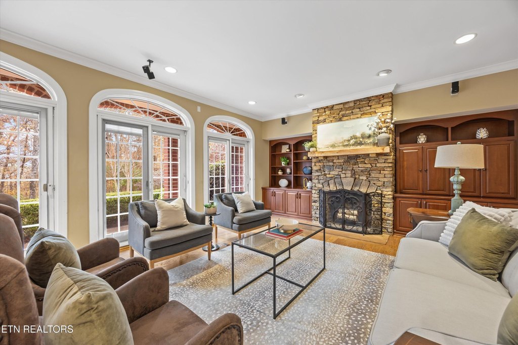 Maryville, Tennessee, 37803, United States, 5 Bedrooms Bedrooms, ,5.5 BathroomsBathrooms,Residential,Forsale,1999469