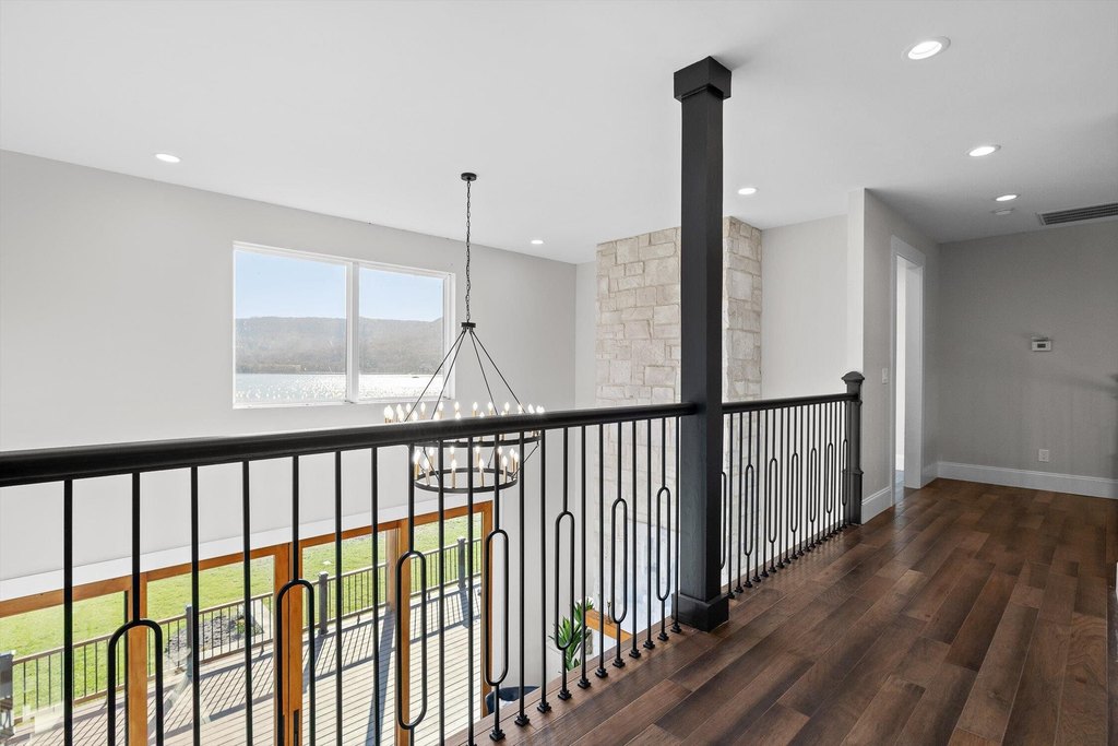 Jasper, Tennessee, 37347, United States, 5 Bedrooms Bedrooms, ,6.5 BathroomsBathrooms,Residential,Forsale,2009602