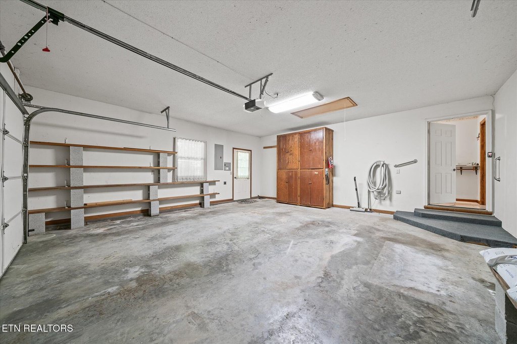 Crossville, Tennessee, 38558, United States, 2 Bedrooms Bedrooms, ,2 BathroomsBathrooms,Residential,Forsale,1907858