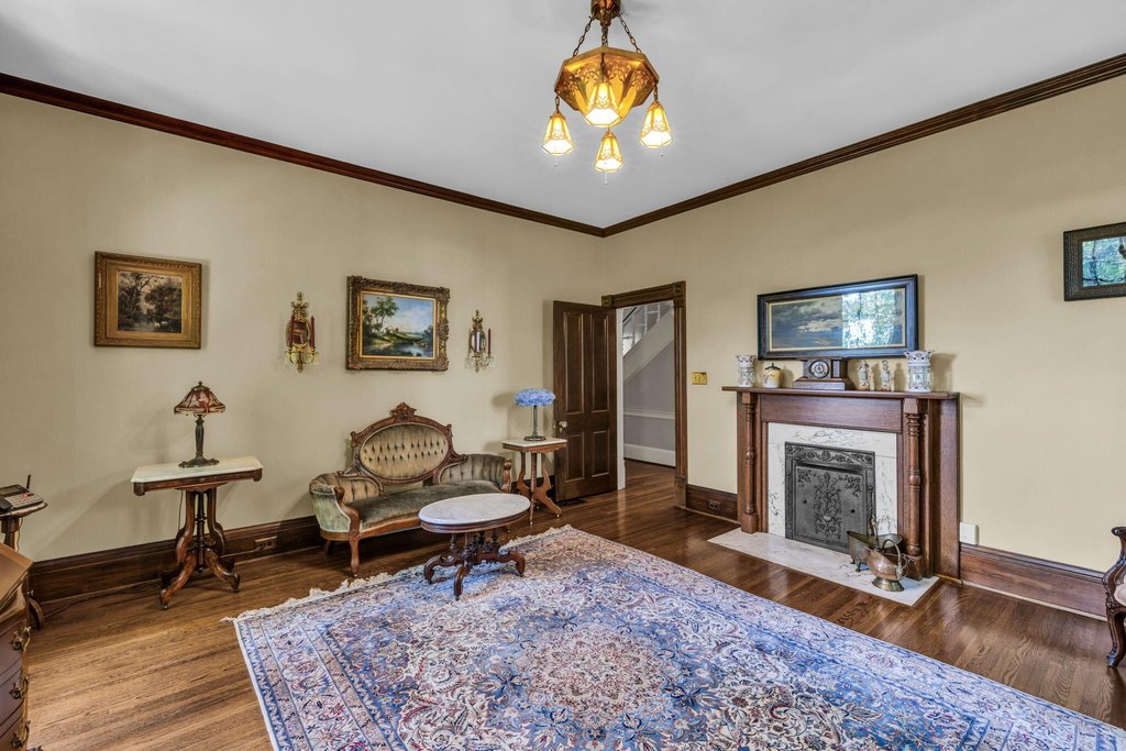 Chattanooga, Tennessee, 37404, United States, 5 Bedrooms Bedrooms, ,4 BathroomsBathrooms,Residential,Forsale,1963589